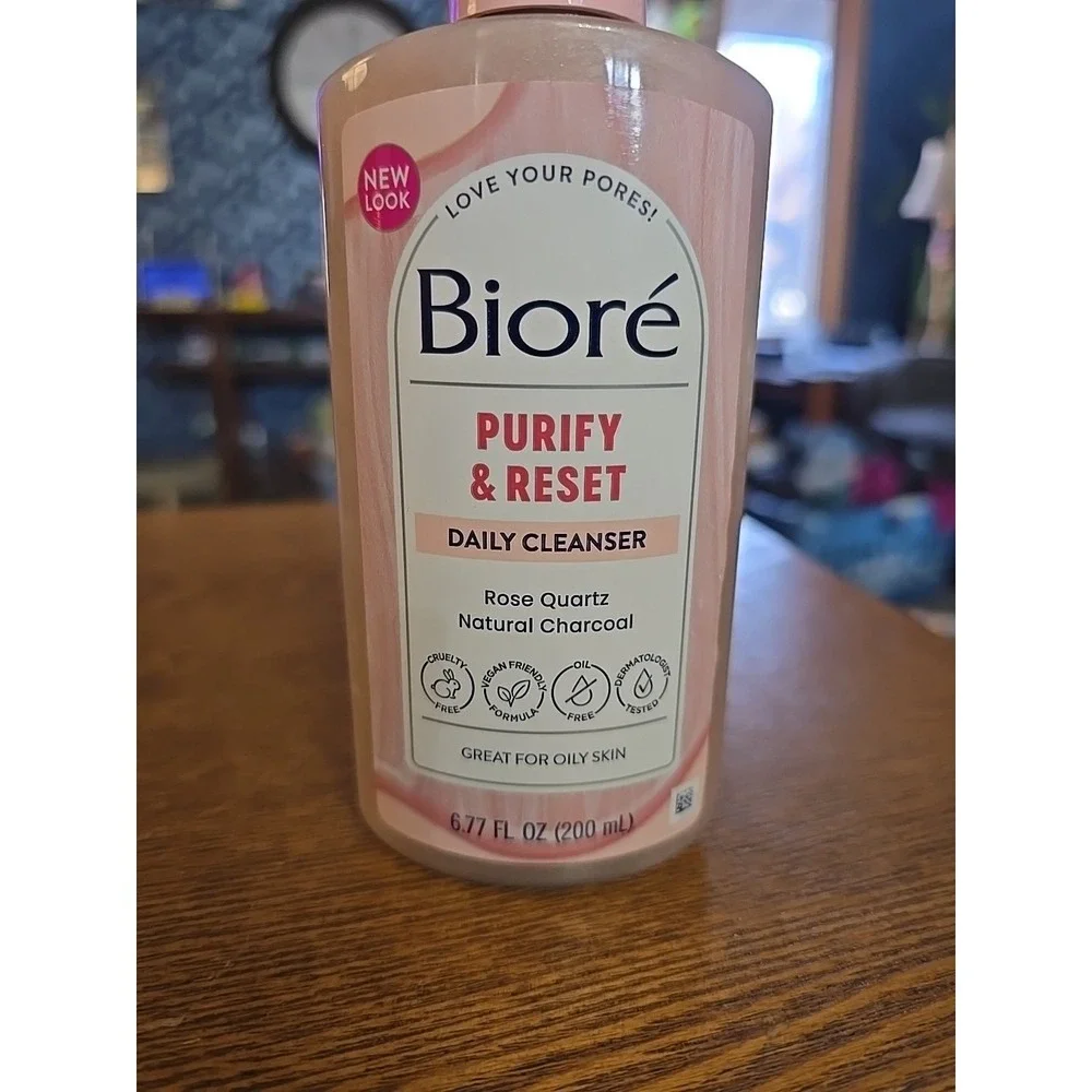 Biore Charcoal Face Wash 6.77 Fl Oz Rose‎ Quartz Infused Oil Free Vegan Cleanser